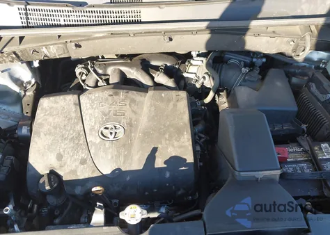 2018 Toyota Highlander Xle z USA, uszkodzony, nr VIN 5TDJZRFH2JS880970